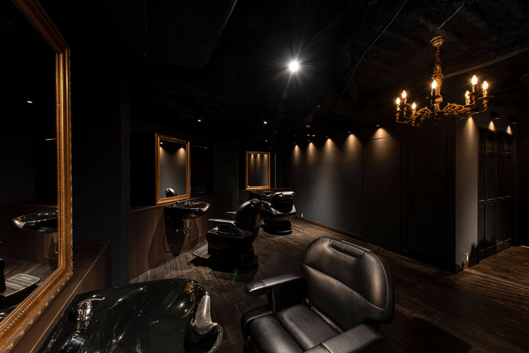 KINGSMAN TOKYO BARBER SHOP 2nd/Tokyo 美容室(サロン)の設計･内装･デザイン≪タフデザインプロダクト≫