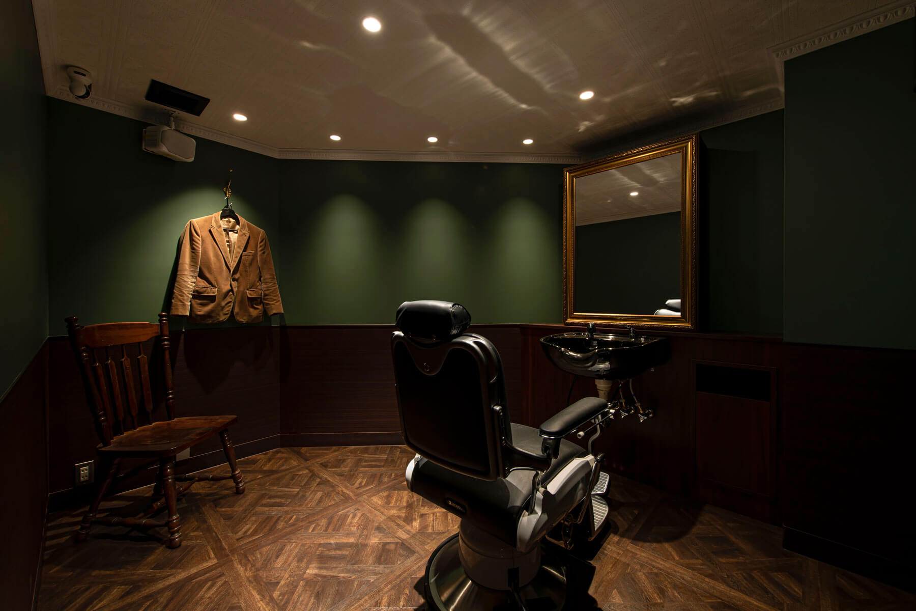 KINGSMAN TOKYO BARBER SHOP 2nd/Tokyo 美容室(サロン)の設計･内装･デザイン≪タフデザインプロダクト≫