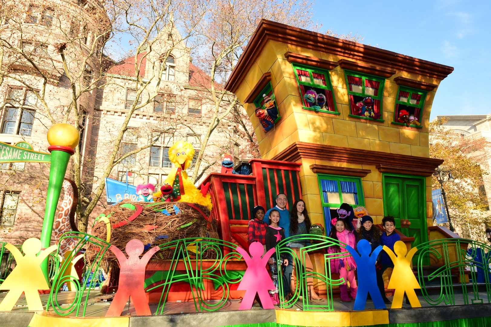 A Holiday Tradition Sesame Street Returns for Macy's Parade ToughPigs