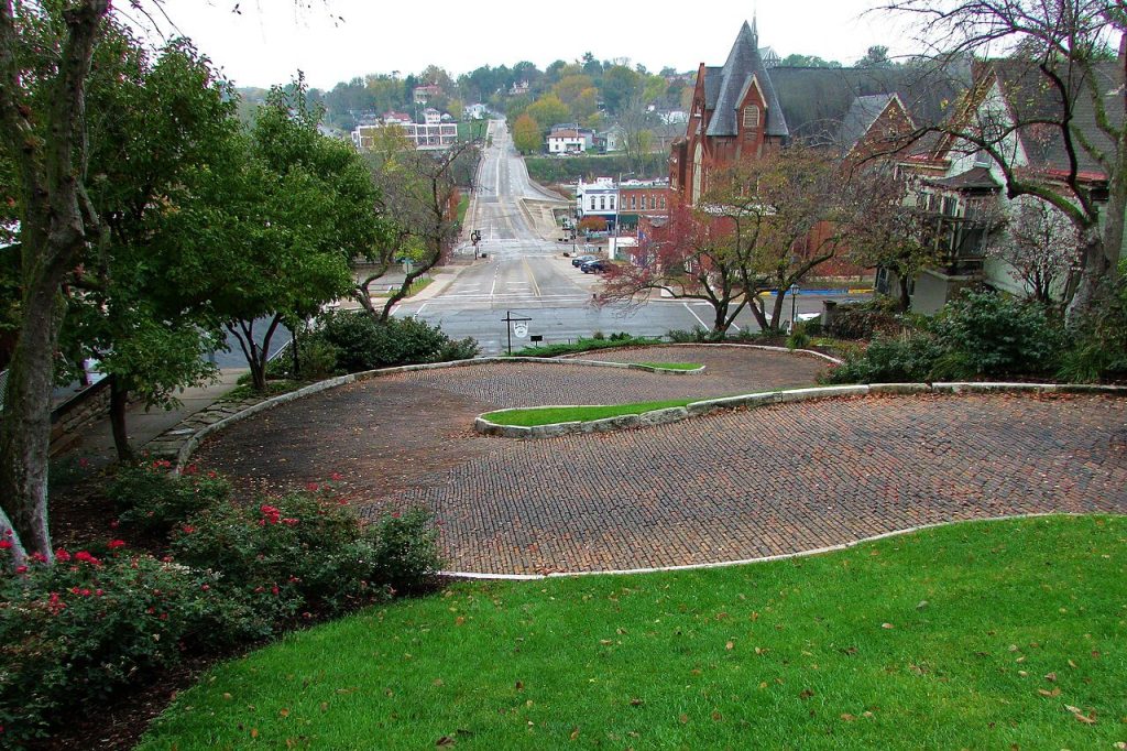 21 Fun Things to Do in Burlington (Iowa)