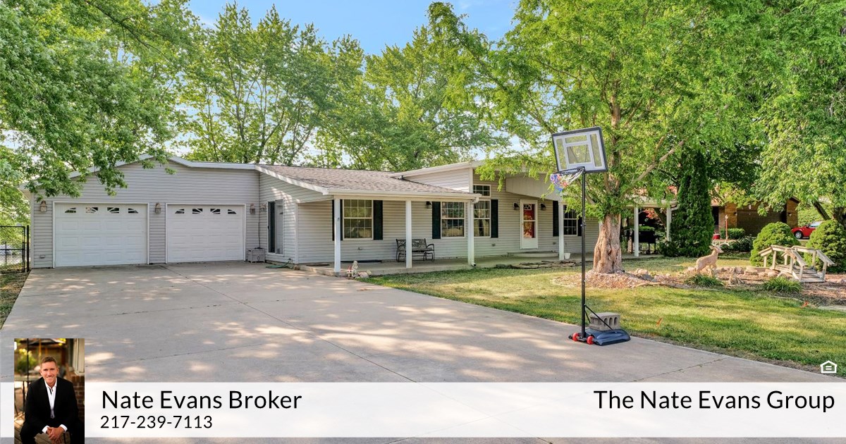 338 S Hislop Dr, Cissna Park, IL 60924