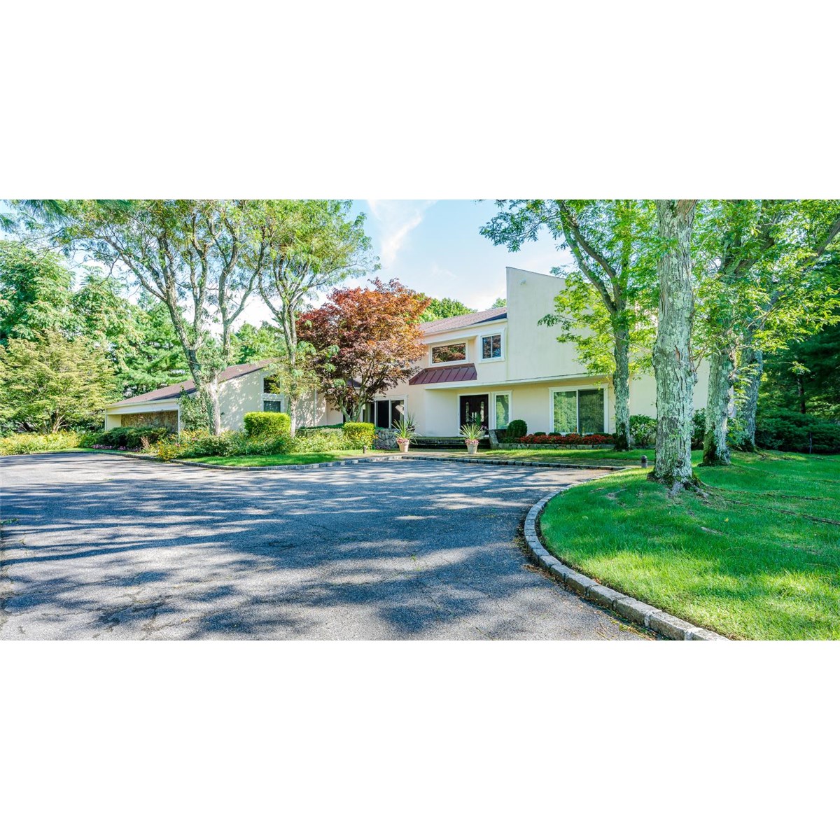 9 Winding Lane, Upper Brookville, NY 11545