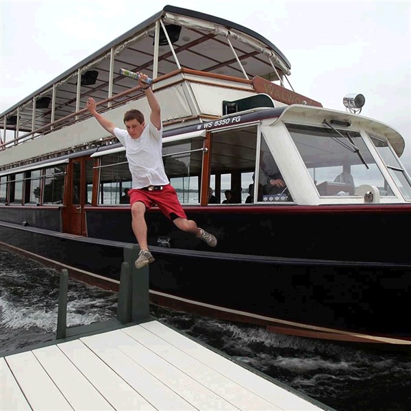 Lake Geneva Mailboat 2019 Van Galder Tour & Travel