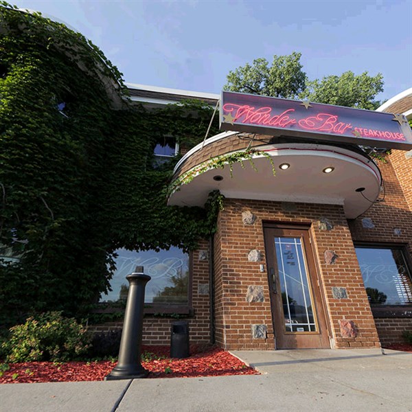 Wonder Bar Steakhouse Van Galder Tour & Travel May 7