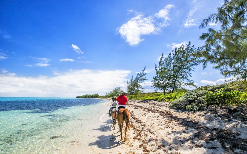 Are Female Solo Travellers Safe in Grand Cayman in 2024?