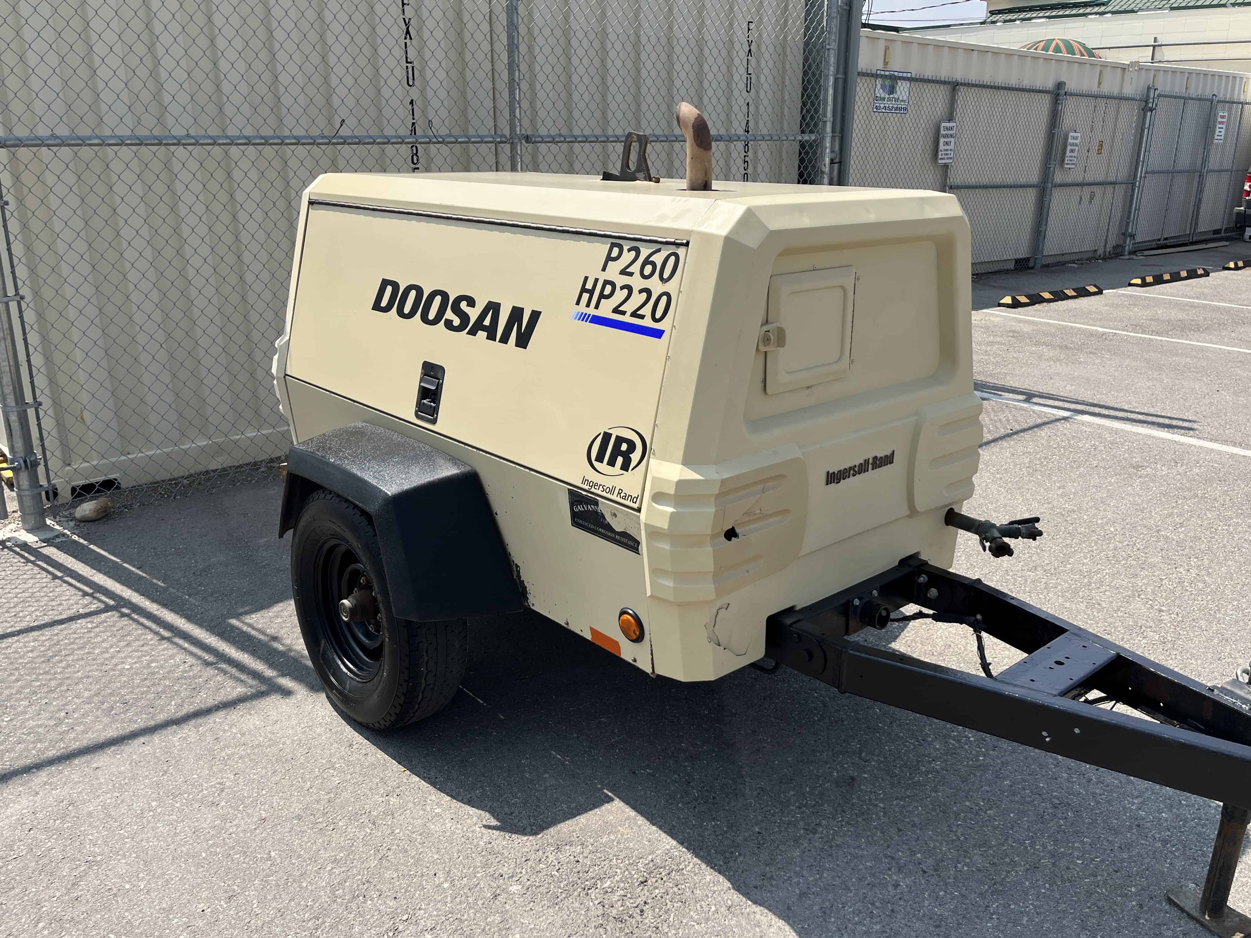 Doosan P260/HP220 Compressor For Sale 260 CFM Diesel Towable Tools