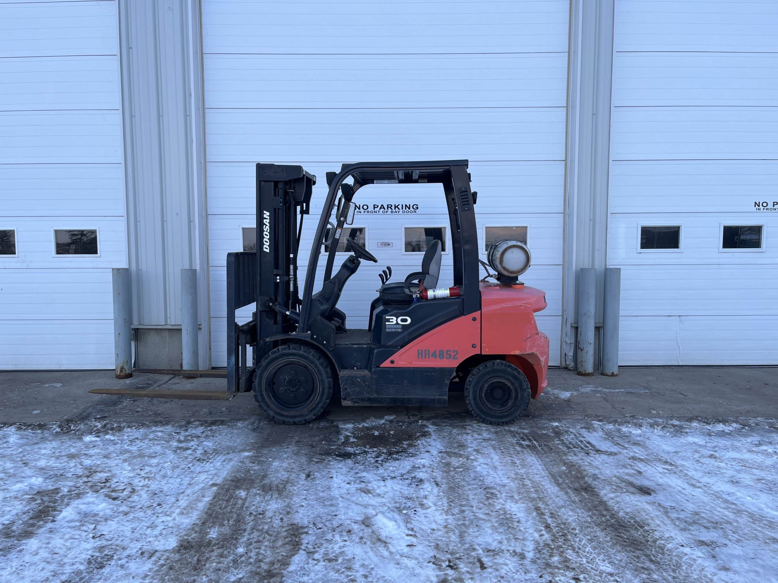 Used Doosan 6000 lb Forklift For Sale G30N7 LPG Warehouse