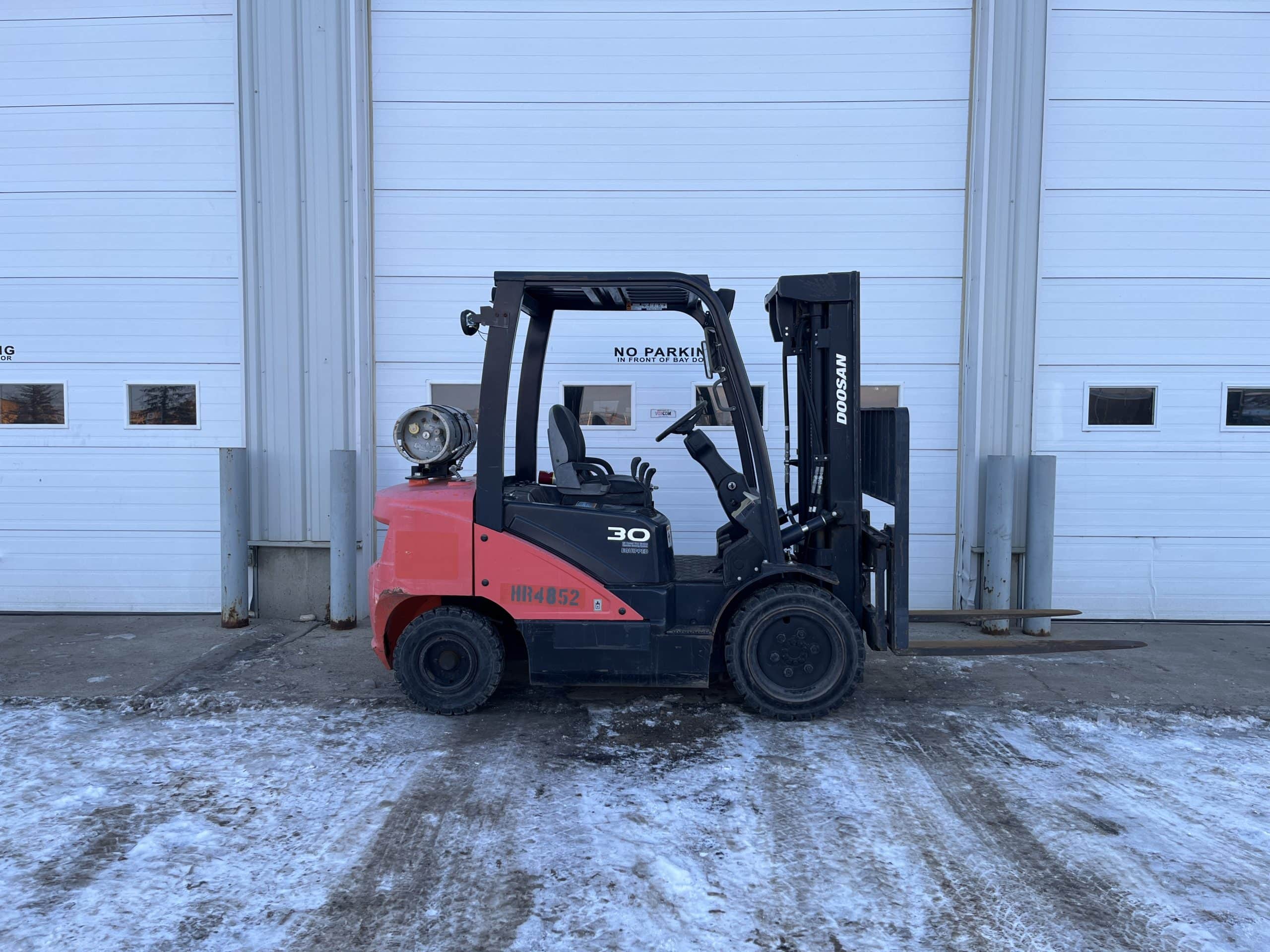 Used Doosan 6000 lb Forklift For Sale G30N7 LPG Warehouse