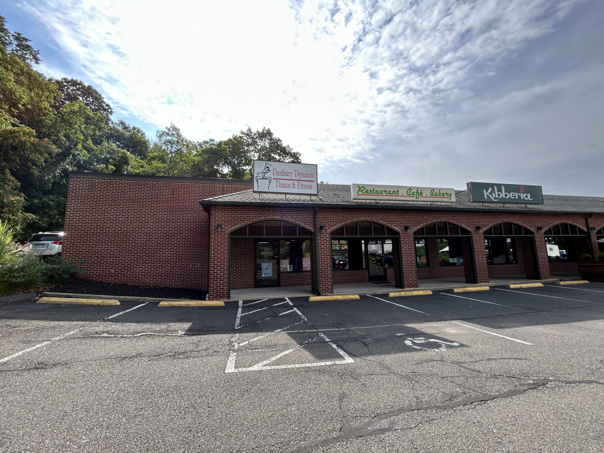 93 Mill Plain, Unit I, Danbury, CT Tower Realty Corporation