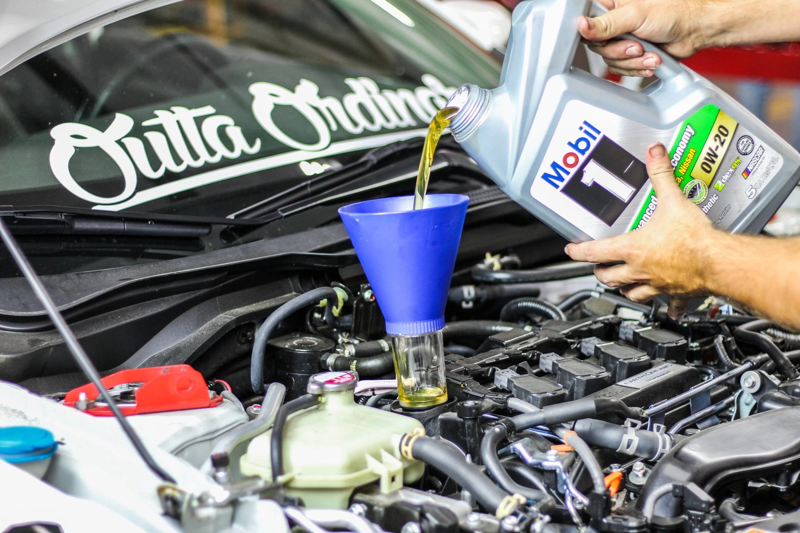 What is the Honda Civic Oil Type, Capacity, and Usage? | Towing Less