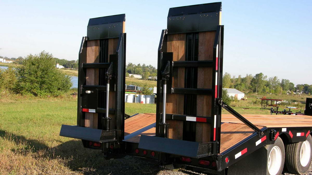 Hydraulic Ramps Towmaster Trailers