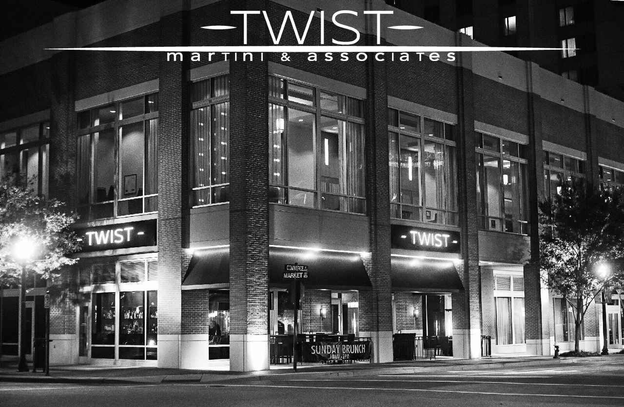 Outdoor Dining in Virginia Beach Town Center of Virginia Beach