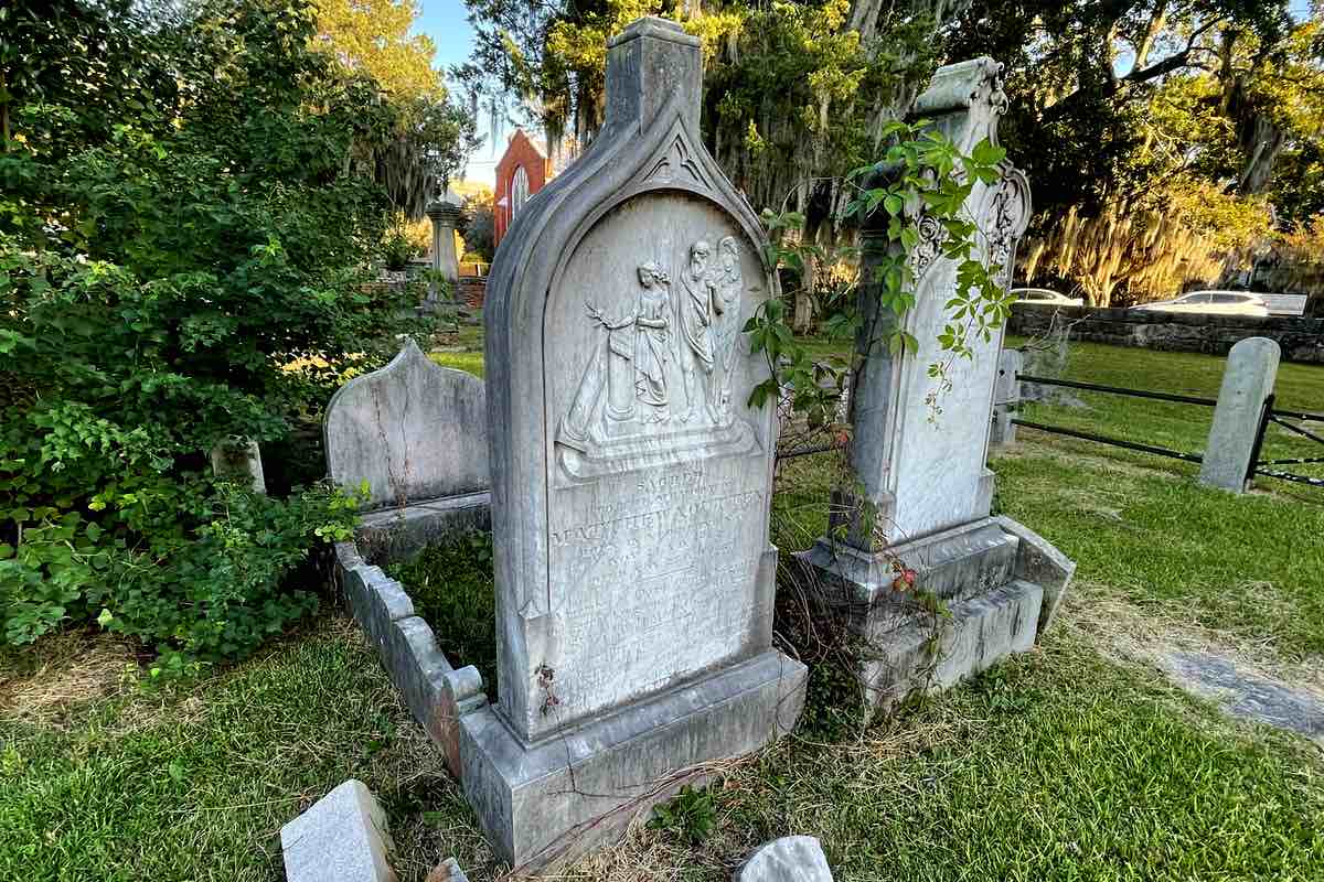 New Bern's Cedar Grove Cemetery