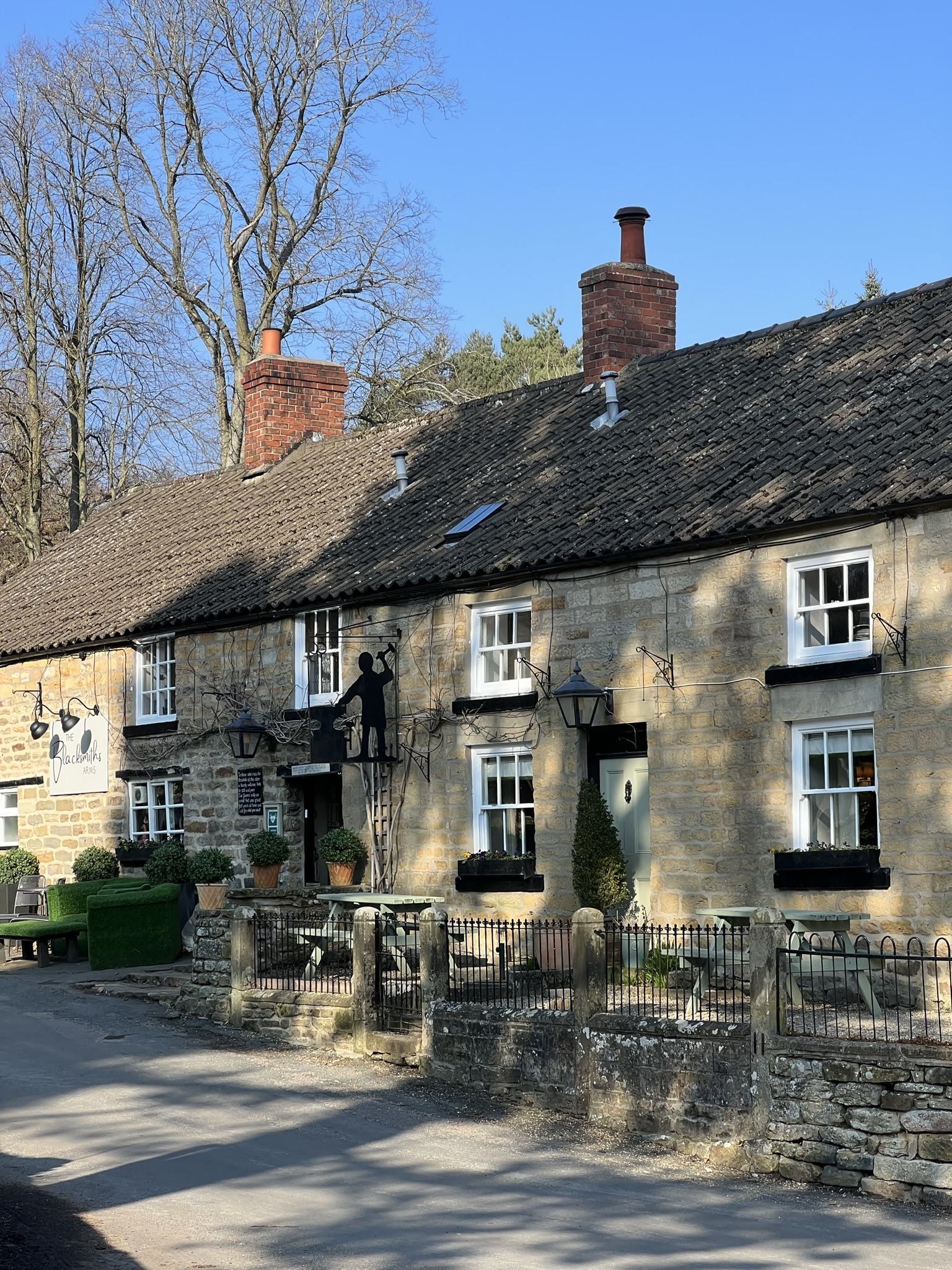 5 pubs, 2 cafés and an ice cream shop Town End Farm
