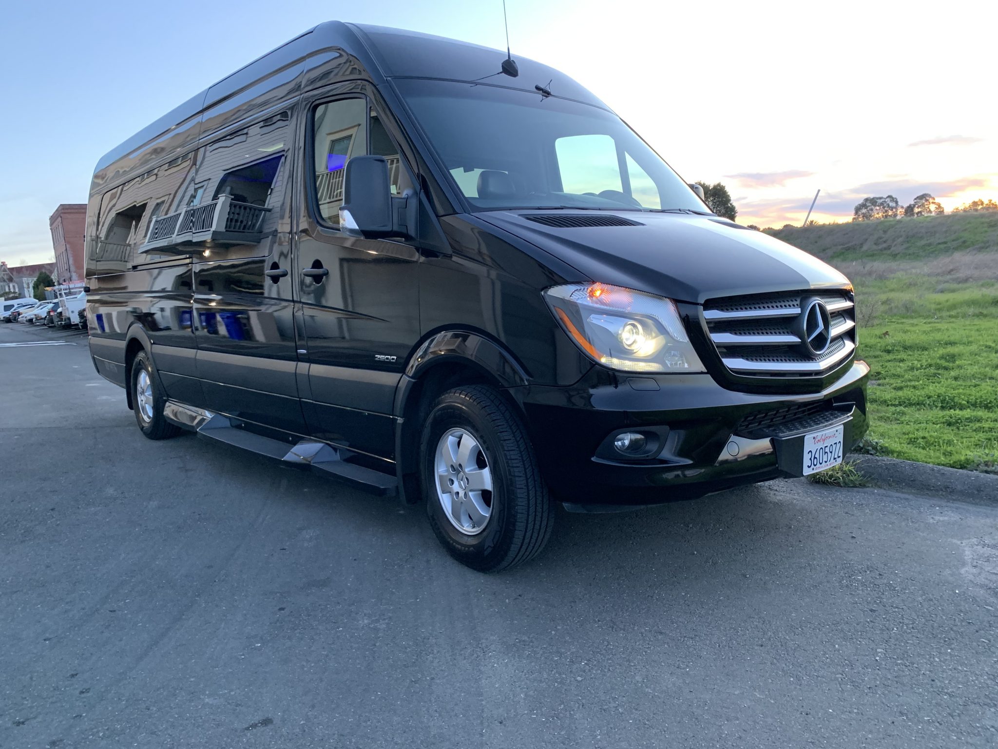 Best and affordable fleet of luxury black car service, San Francisco