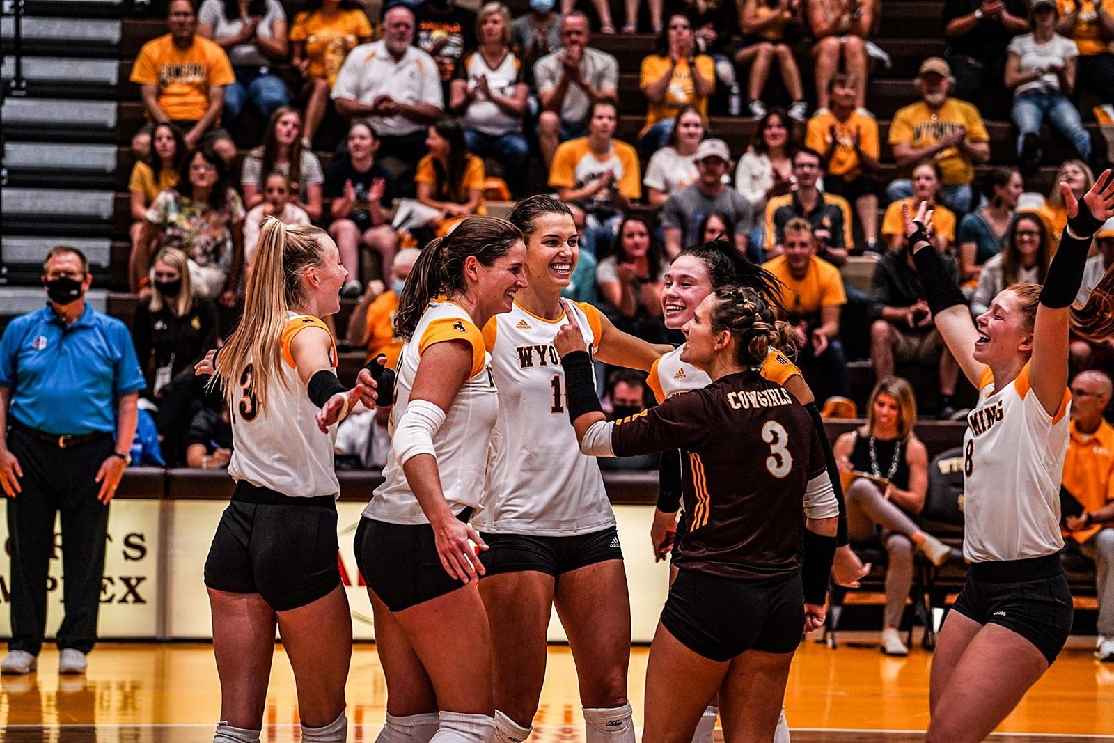 Cowgirls send out seniors with a fourset win