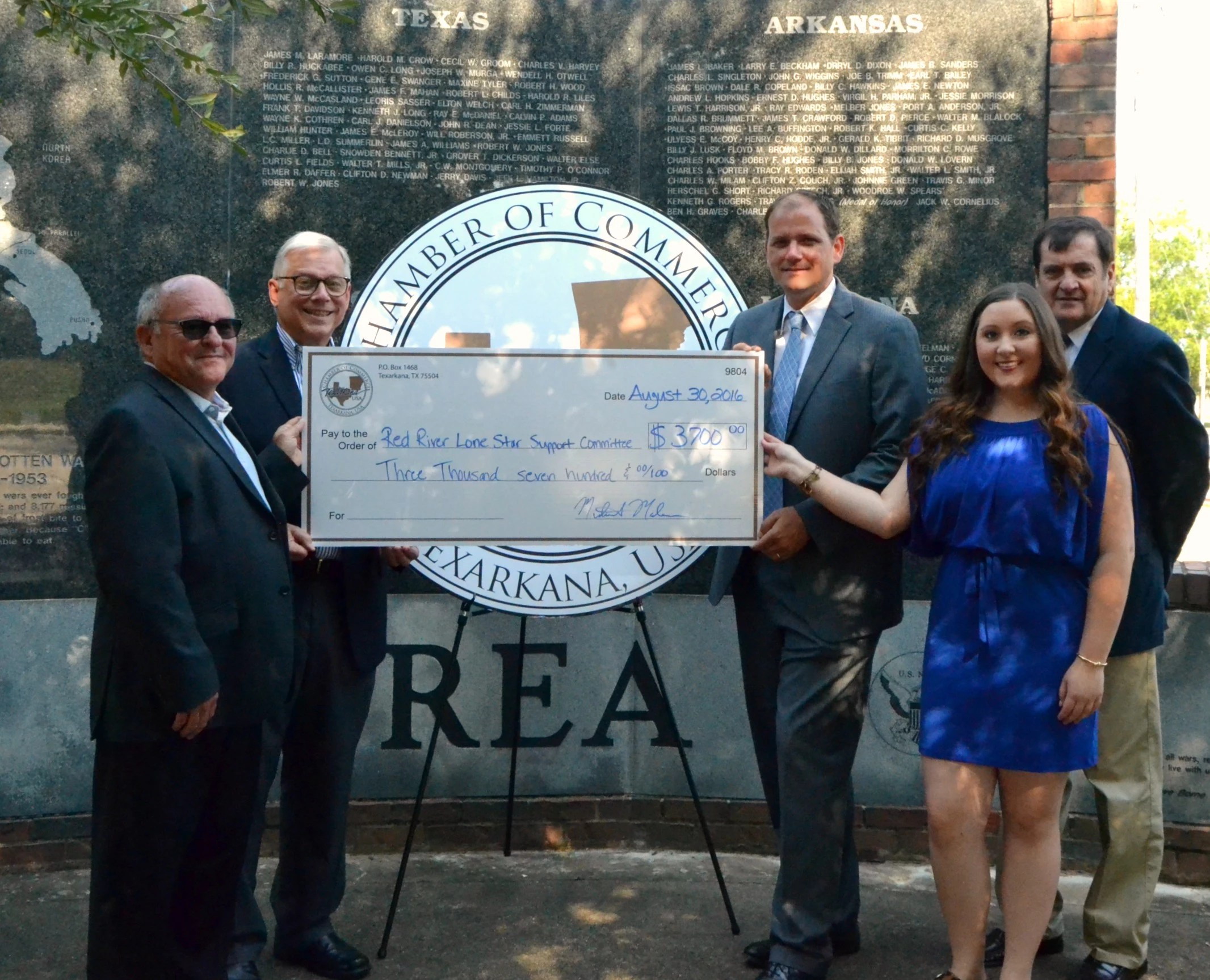 Texarkana Chamber of Commerce Presents Check to Red River Committee