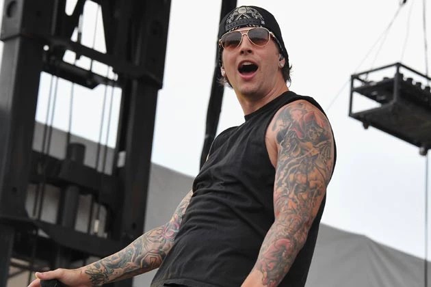 m shadows age - Ilustrasi 3