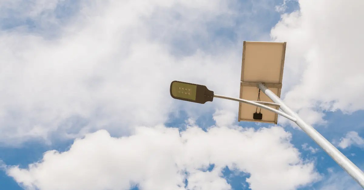 Do solar lights need batteries Towo Power