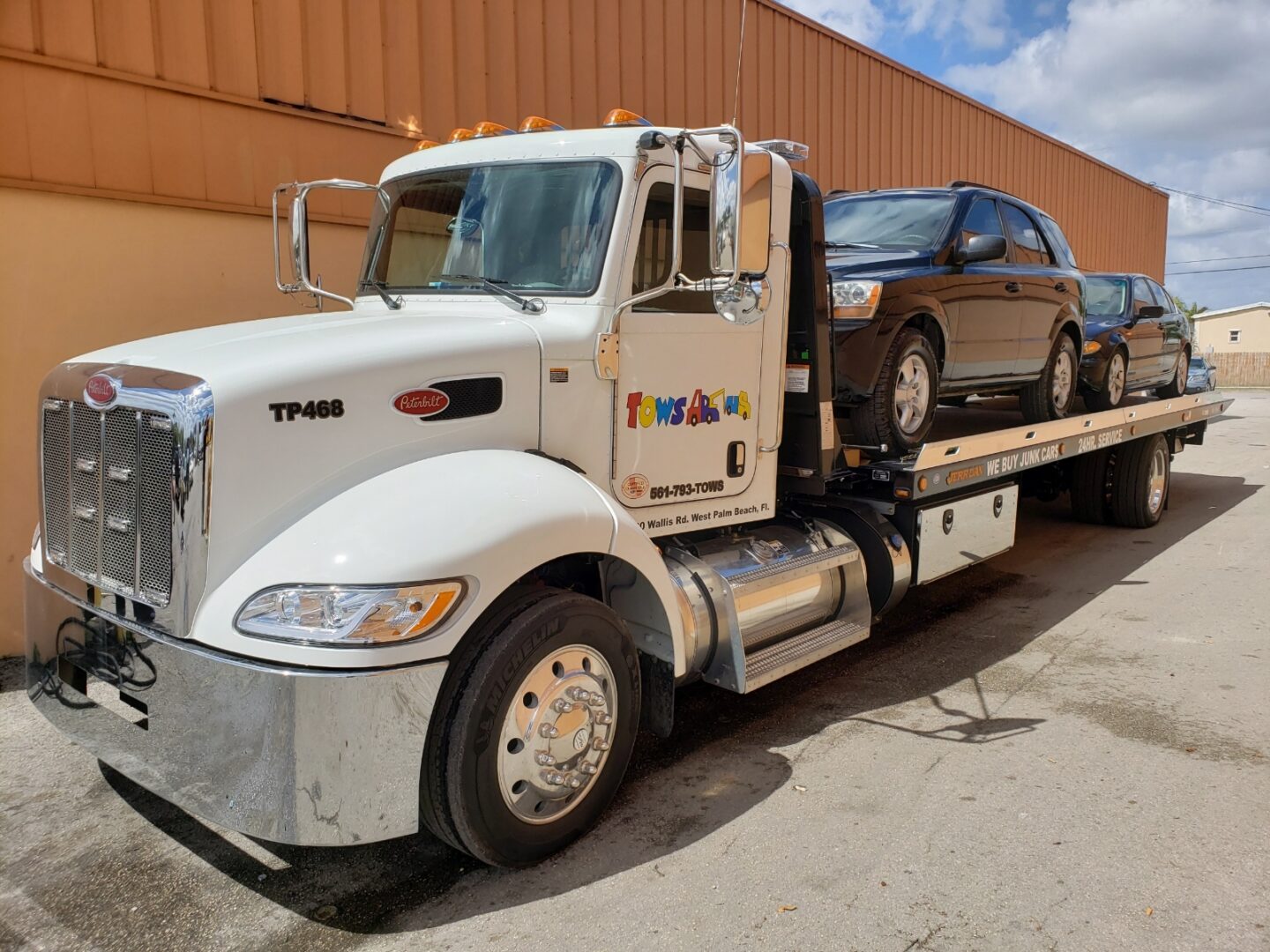 Fleet Of Flatbeds & Trucks in FL Tows Are Us