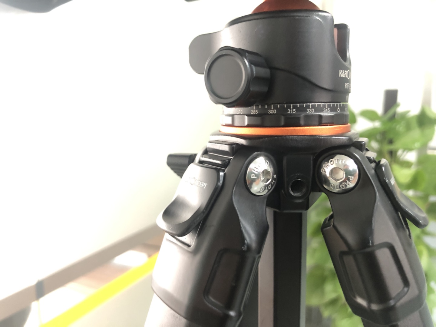 Compact Travel Tripod Aluminium Alloy Camera Tripod 15kg/33.07lbs Load