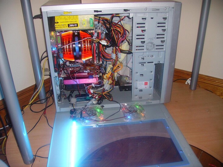 my pc (a little of cable management) TechPowerUp Case Modding Gallery