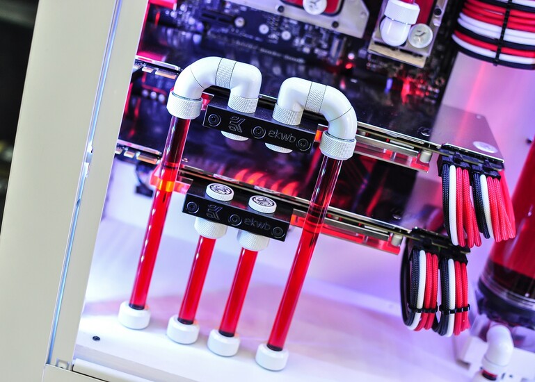 corsair 900D white | TechPowerUp Case Modding Gallery