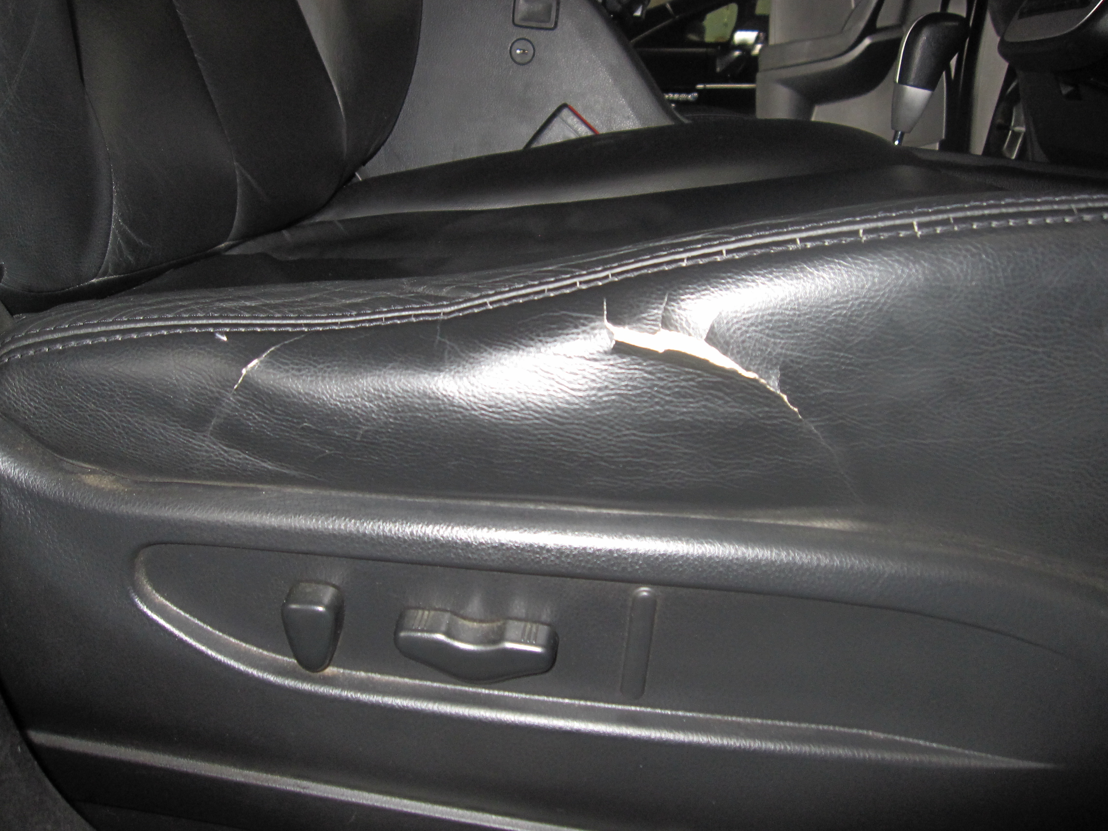 車 シート 破れ 342470車 シート 破れ 補修 費用 Gambarsaekpm