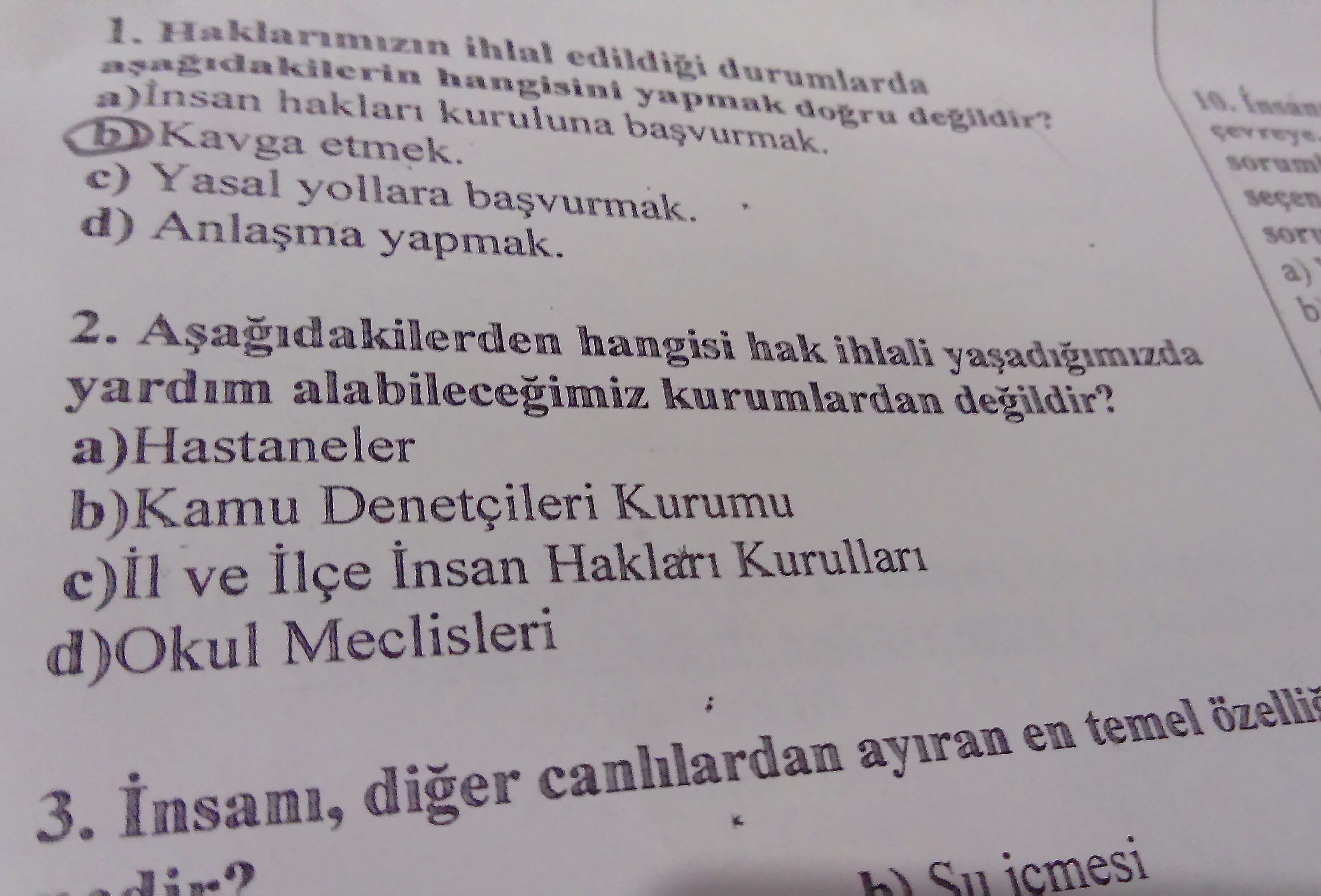 Aşağıdakilerden hangisi hak ihlali yaşadığımızda yardım alabileceğimiz