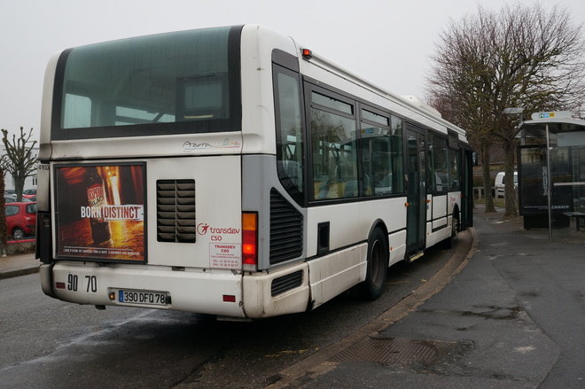 ManteslaJolie il menace un chauffeur de bus avec un cutter Temps