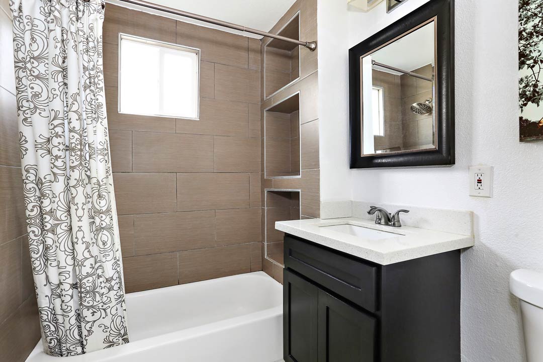 2211 S Cloverdale Ave Mid City Tracy Do Coldwell Banker Realty