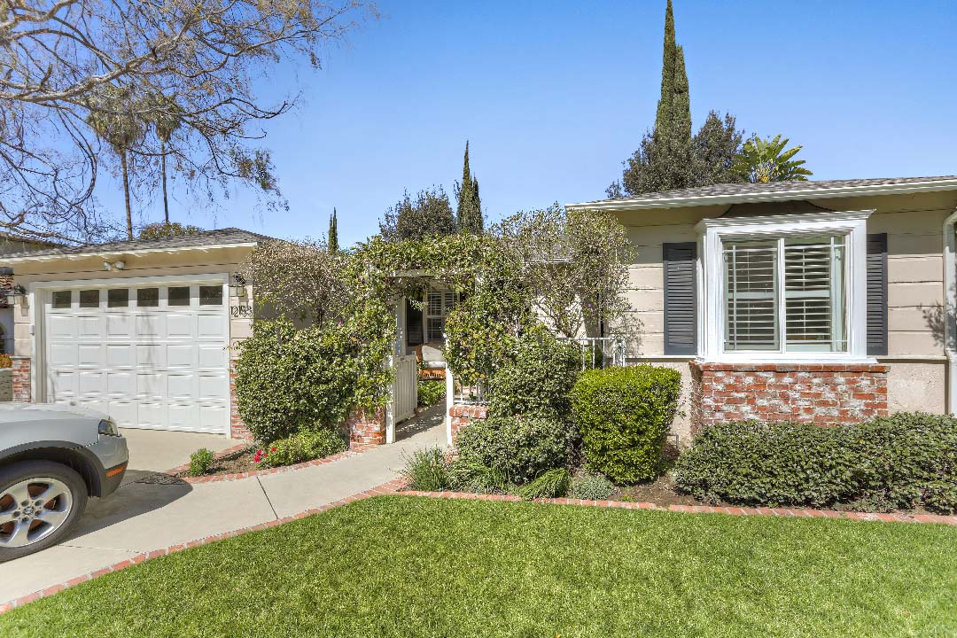 12153 Maxwellton Rd Studio City Tracy Do Compass Real Estate