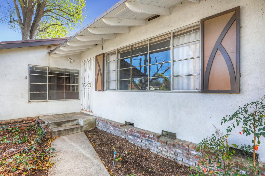 22124 Baltar St Canoga Park Tracy Do Compass Real Estate