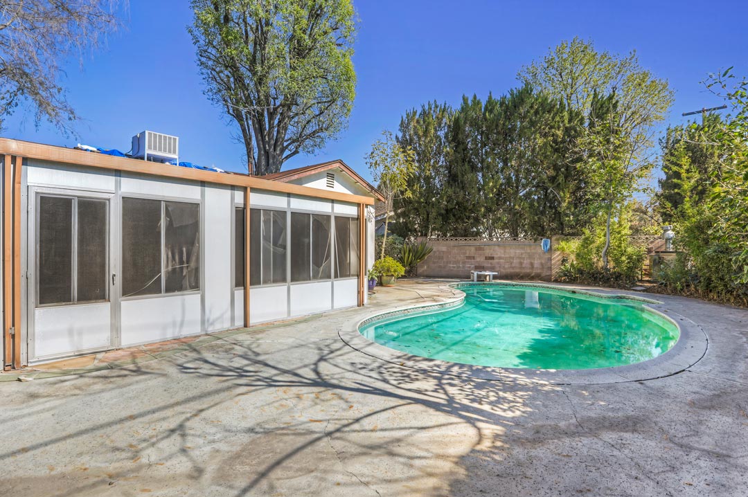 22124 Baltar St Canoga Park Tracy Do Compass Real Estate