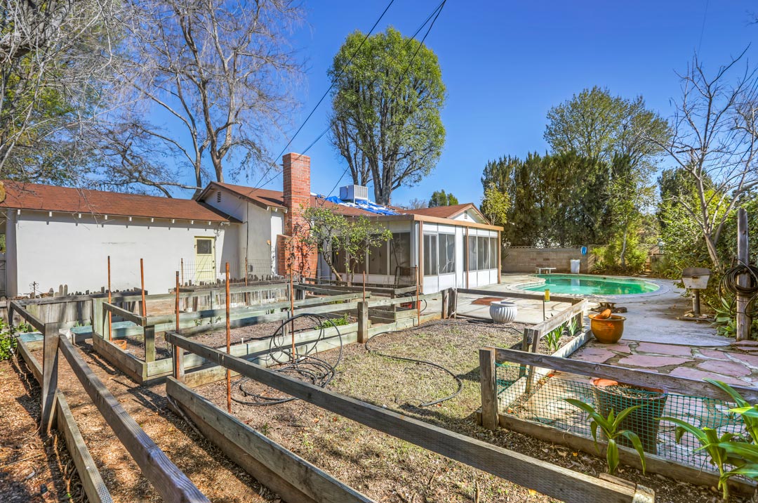 22124 Baltar St Canoga Park Tracy Do Compass Real Estate