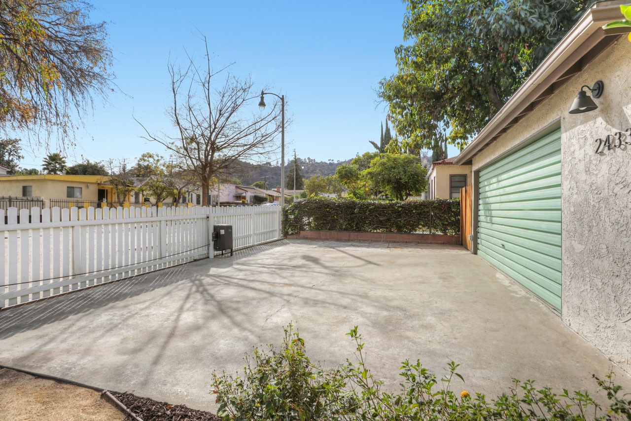 2433 Riverdale Ave Elysian Valley Tracy Do Coldwell Banker Realty