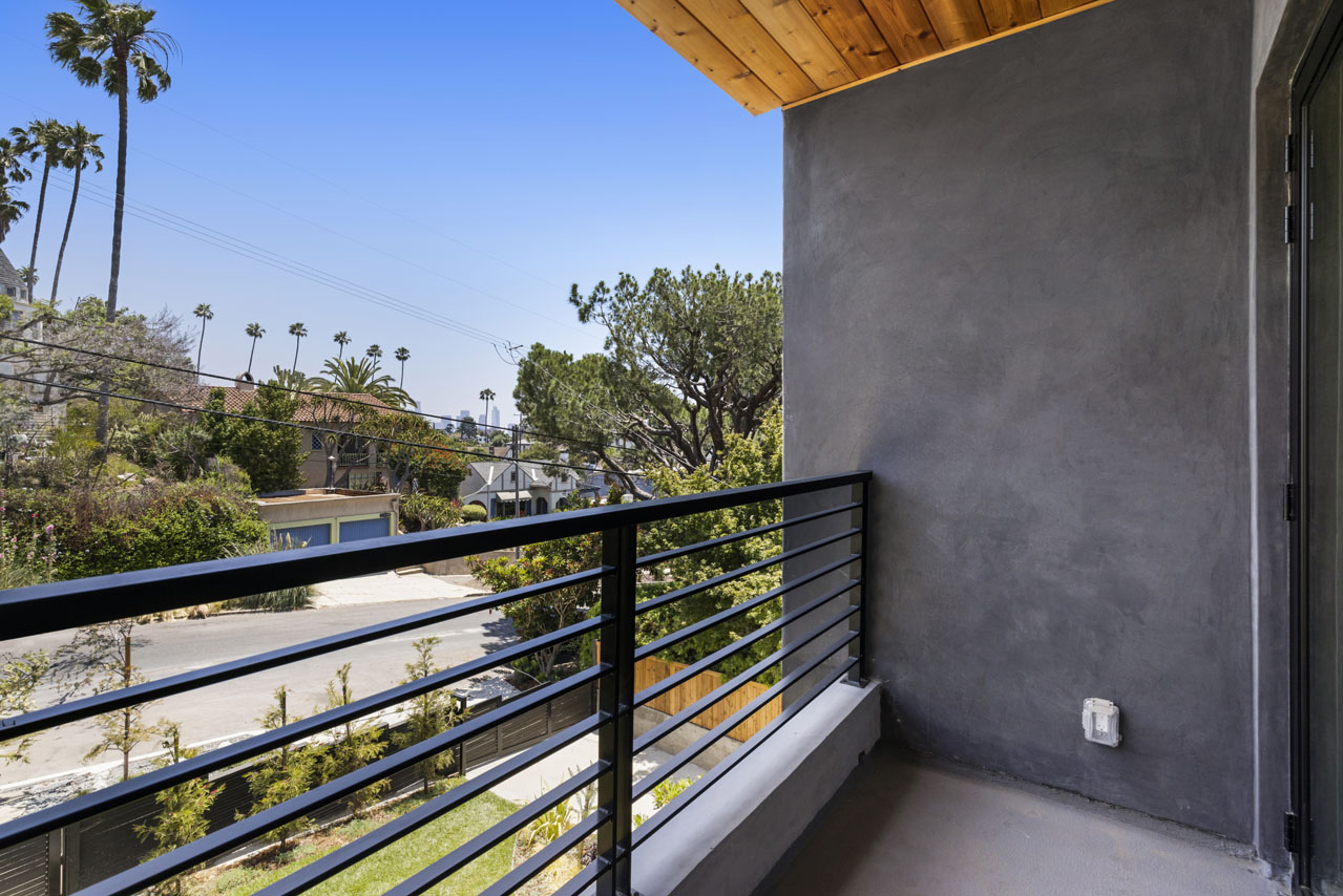 1323 Edgecliffe Dr Silver Lake Tracy Do Coldwell Banker Realty