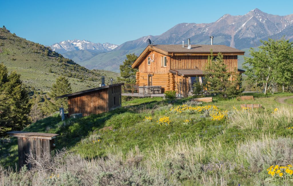 Mountain Cabin Paradise Valley Near Yellowstone National Park