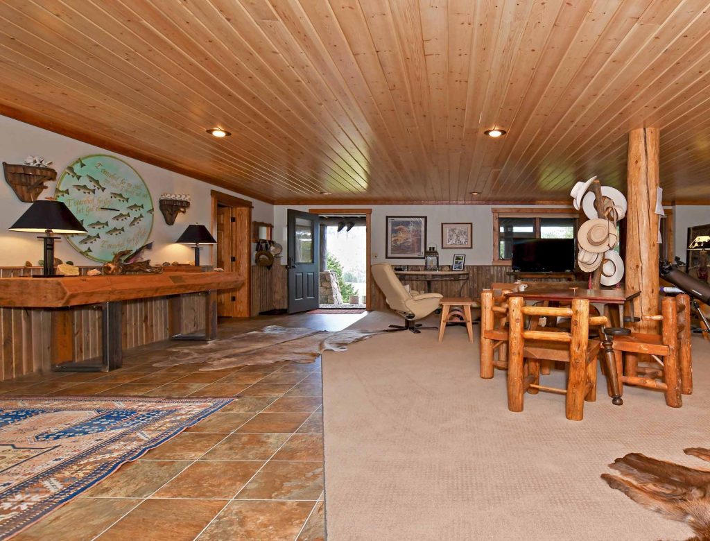 Eco Friendly Cabin Near Yellowstone National Park