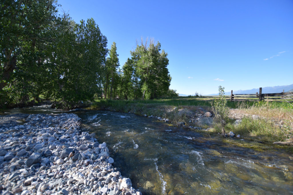 The Six Mile Ranch is conveniently located in the most picturesque