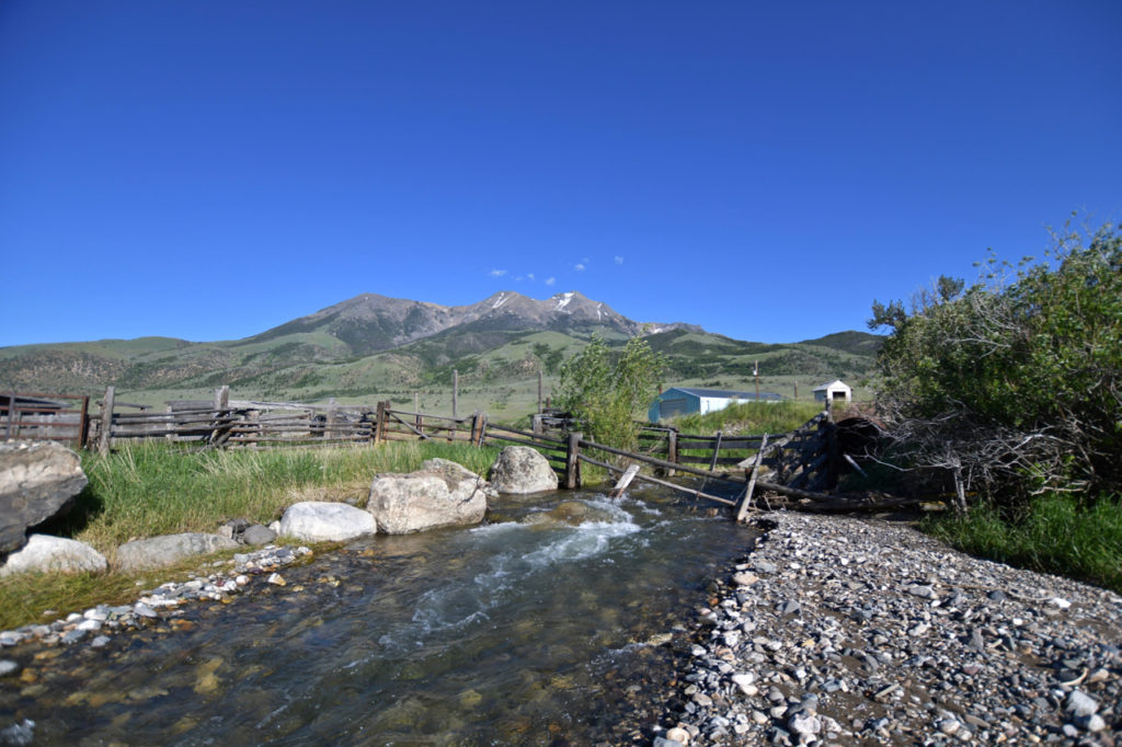 The Six Mile Ranch is conveniently located in the most picturesque