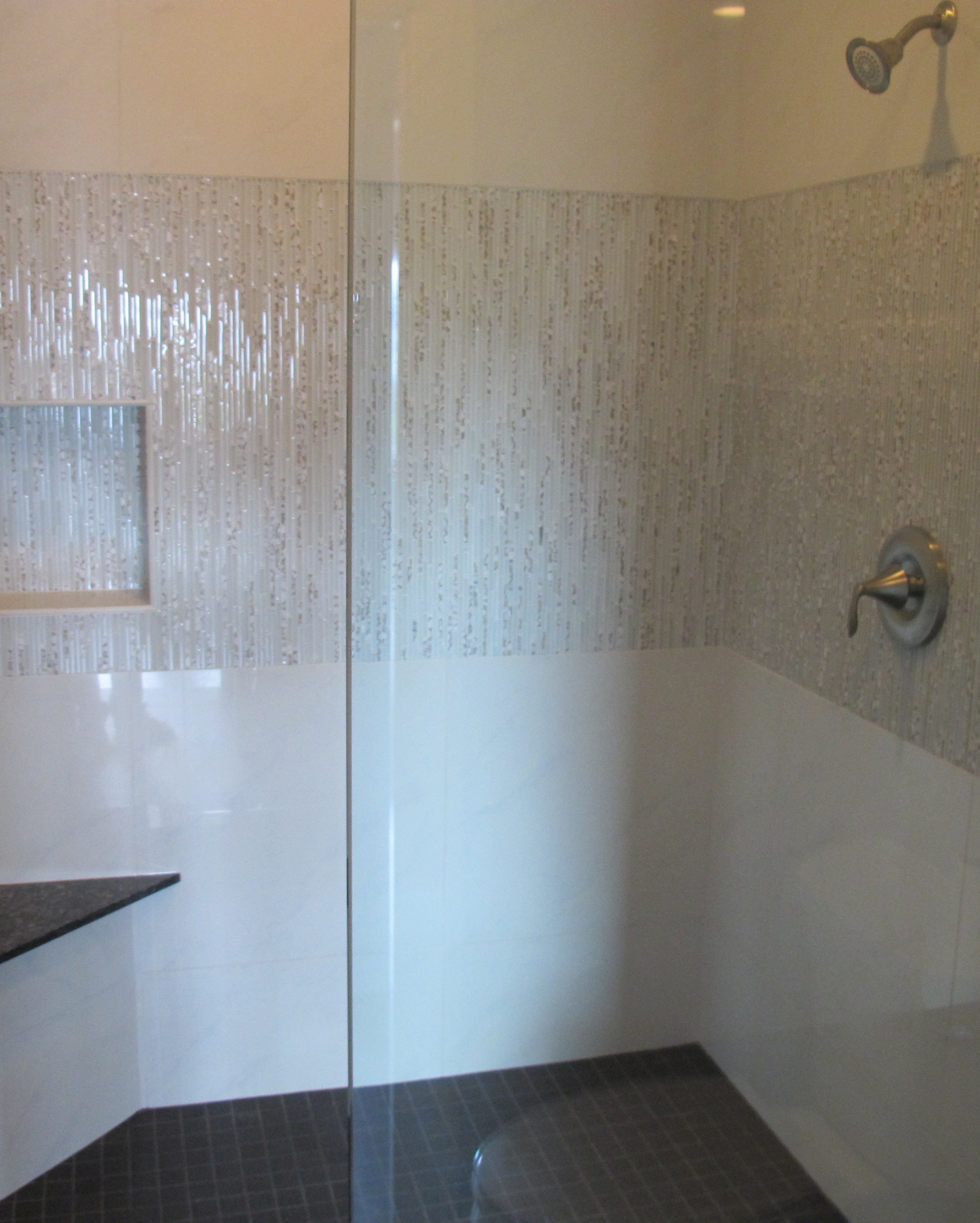 Tub & Shower Surrounds | Traditional Designs