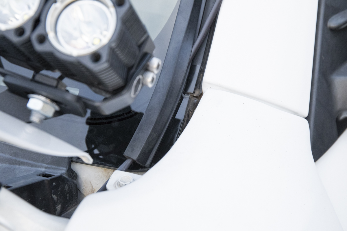 KC Wire Hider How to Hide Roof Rack Light Bar Wires on Windshield?