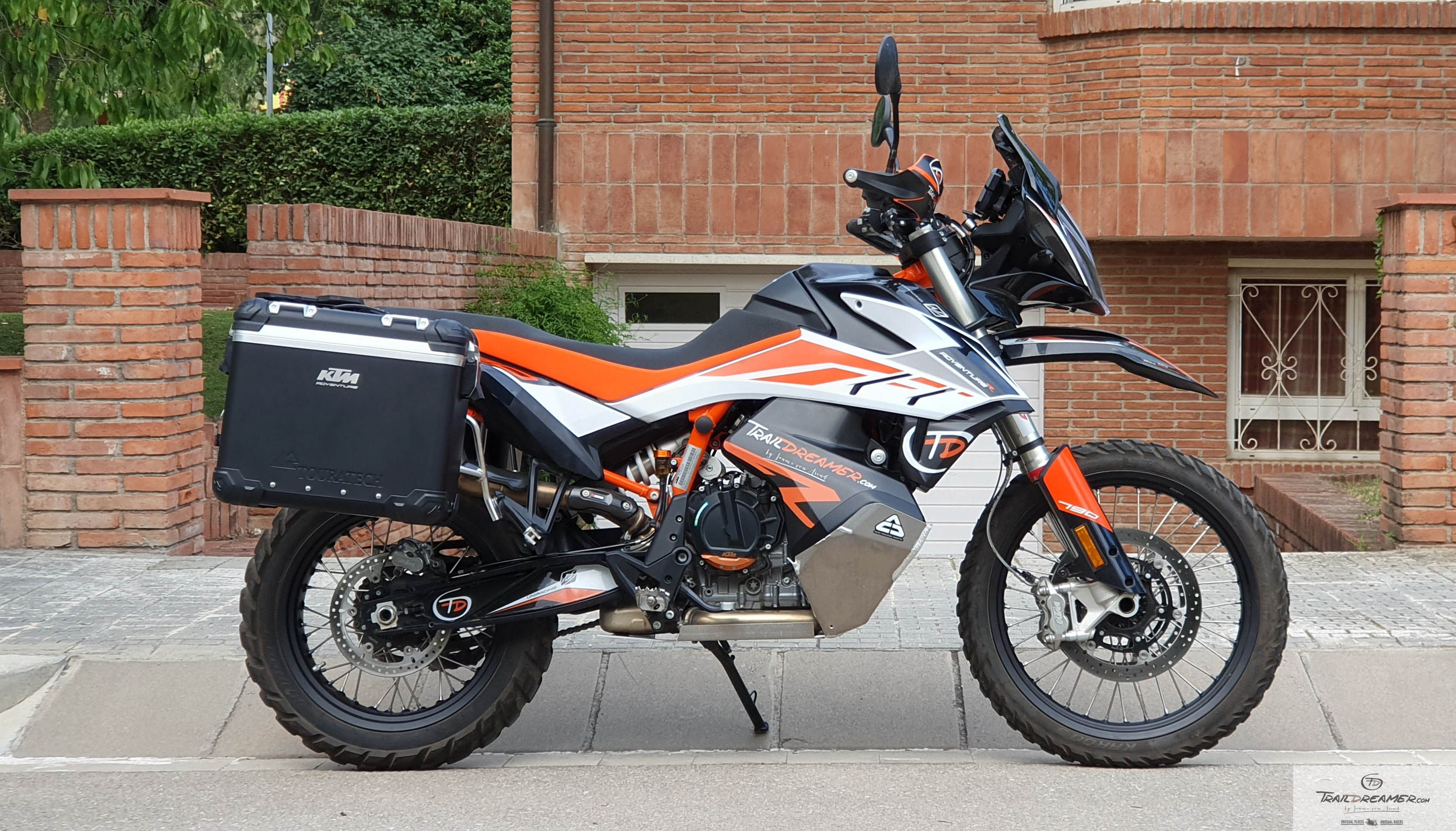 Maletas y protección de faro para la 790 – Trail Dreamer