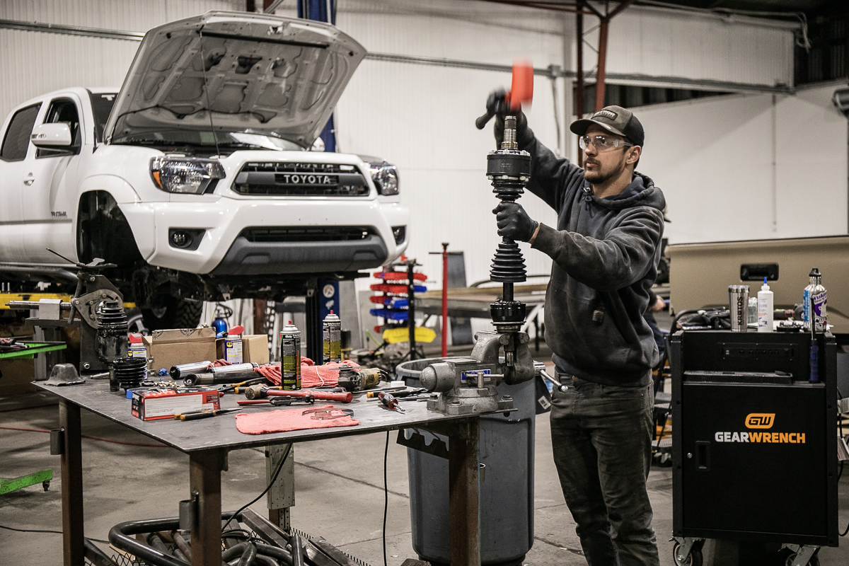 TrakMotive HD Extended Travel CV Axle Install Overview, 43 OFF