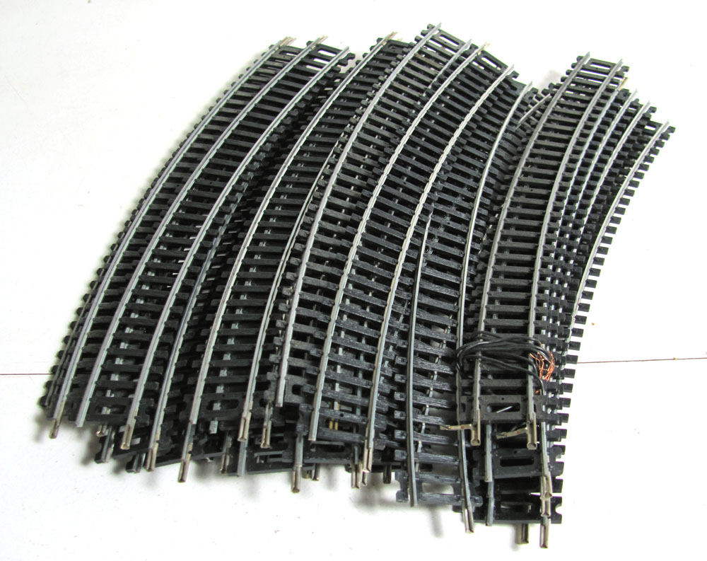 BACHMANN HO SCALE TRACK LOT OVER 25 PIECES CURVED 18 R 9 LONG TRACK SECTIONS LN