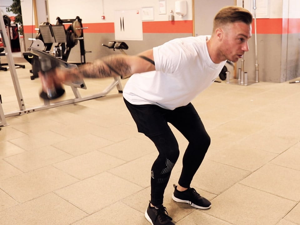 Rug trainen dé oefeningen voor het kweken van rugspieren Trainer Tom