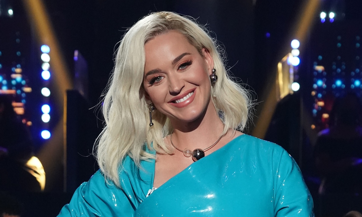 Top 10 BestSelling Female Singers of All Time