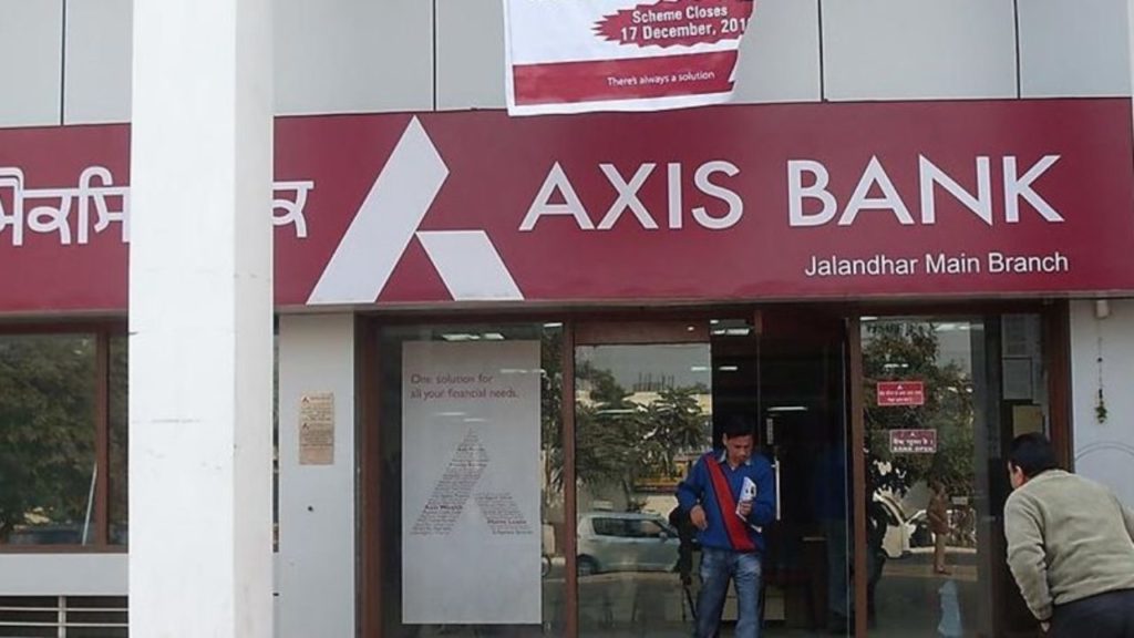 Axis Bank Hikes Cash Withdrawal Charges By 100; 25p Per Text Message