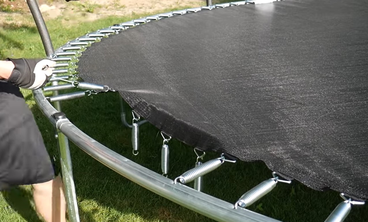 8 Steps on How to Put A Trampoline Together TrampolineMag